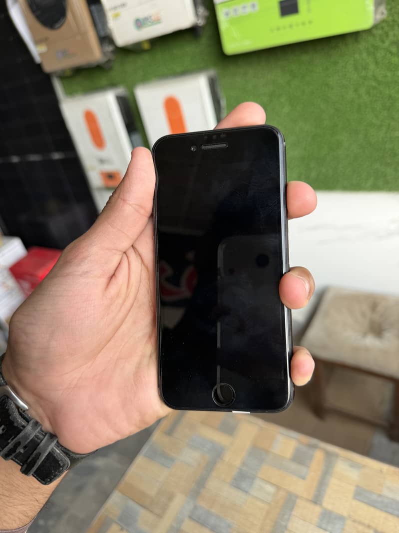 Apple iPhone SE 6