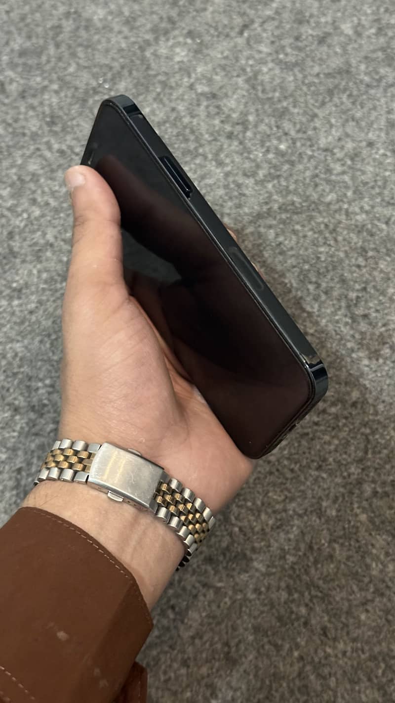 Apple iPhone 12 Pro 2