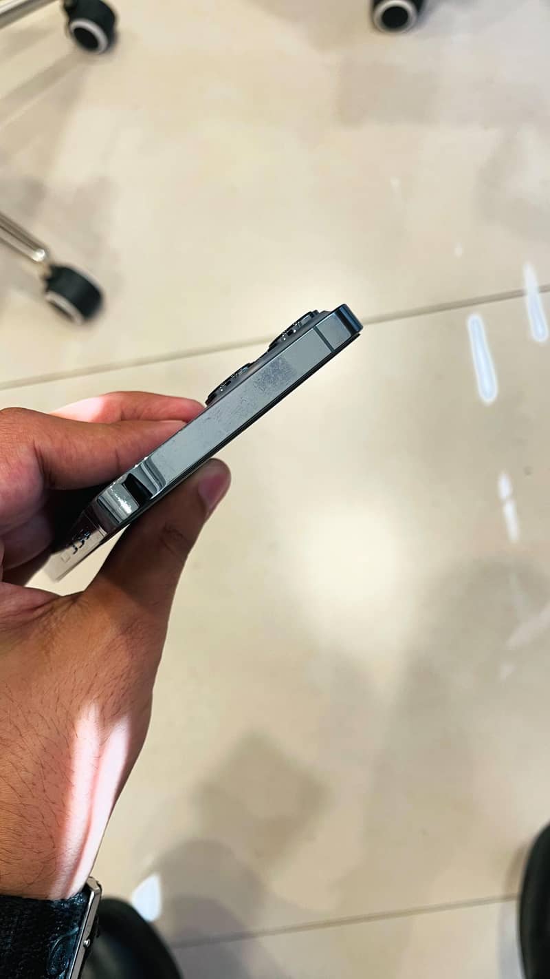 Apple iPhone 13 Pro Max 1