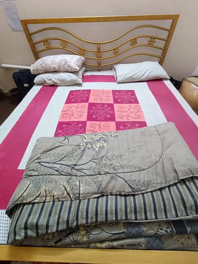 Queen size iron beds available for sale in karachi