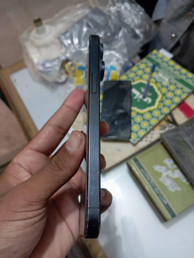 Apple iPhone 15 Pro Max 2