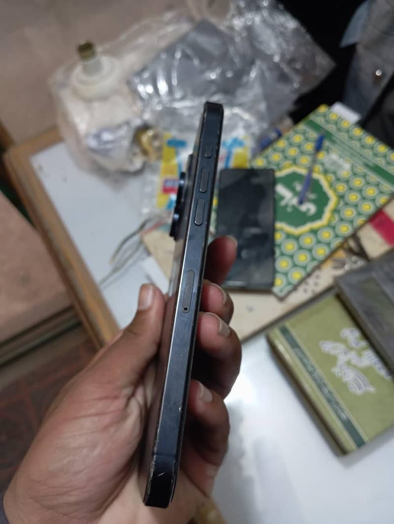 Apple iPhone 15 Pro Max 3