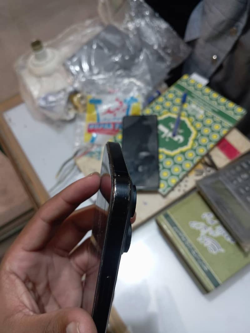 Apple iPhone 15 Pro Max 4