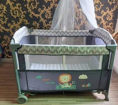 baby cot/play pen