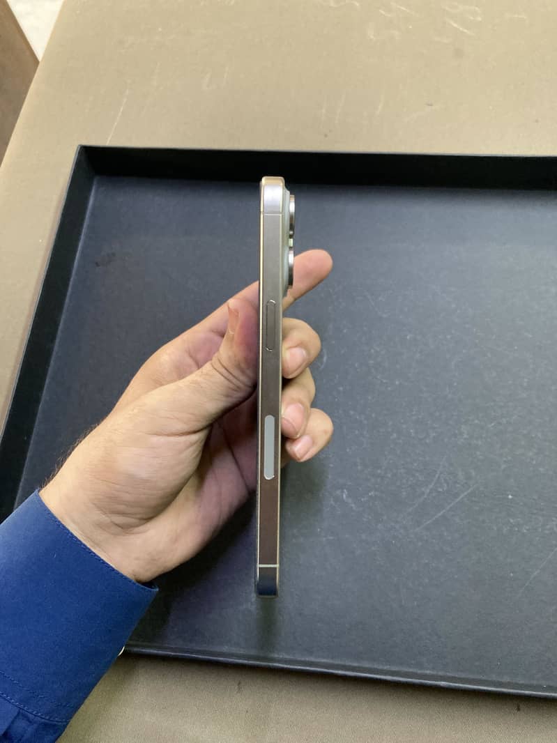 Apple iPhone 15 Pro Max 0