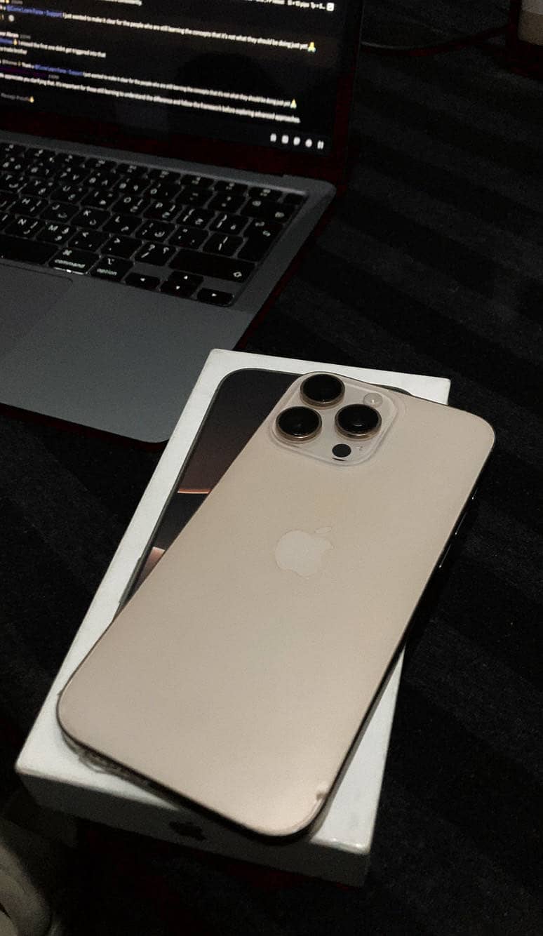 Apple iPhone 16 Pro Max 0