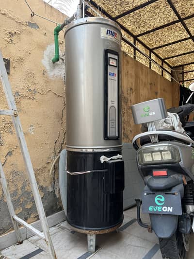 MAX Imported Geyser 140 Litre | Solar Compatible | Excellent Condition