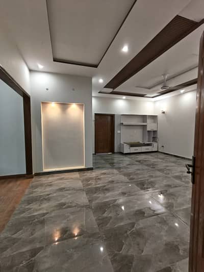 10 MARLA BRAND NEW DOUBLE STORY SEMI FURNISHED HOUSE AVAILABLE FOR RENT PRIME LOCATION AT SECTOR E BAHRIA TOWN LAHORE AC AND CURTAIN INSTALLED
