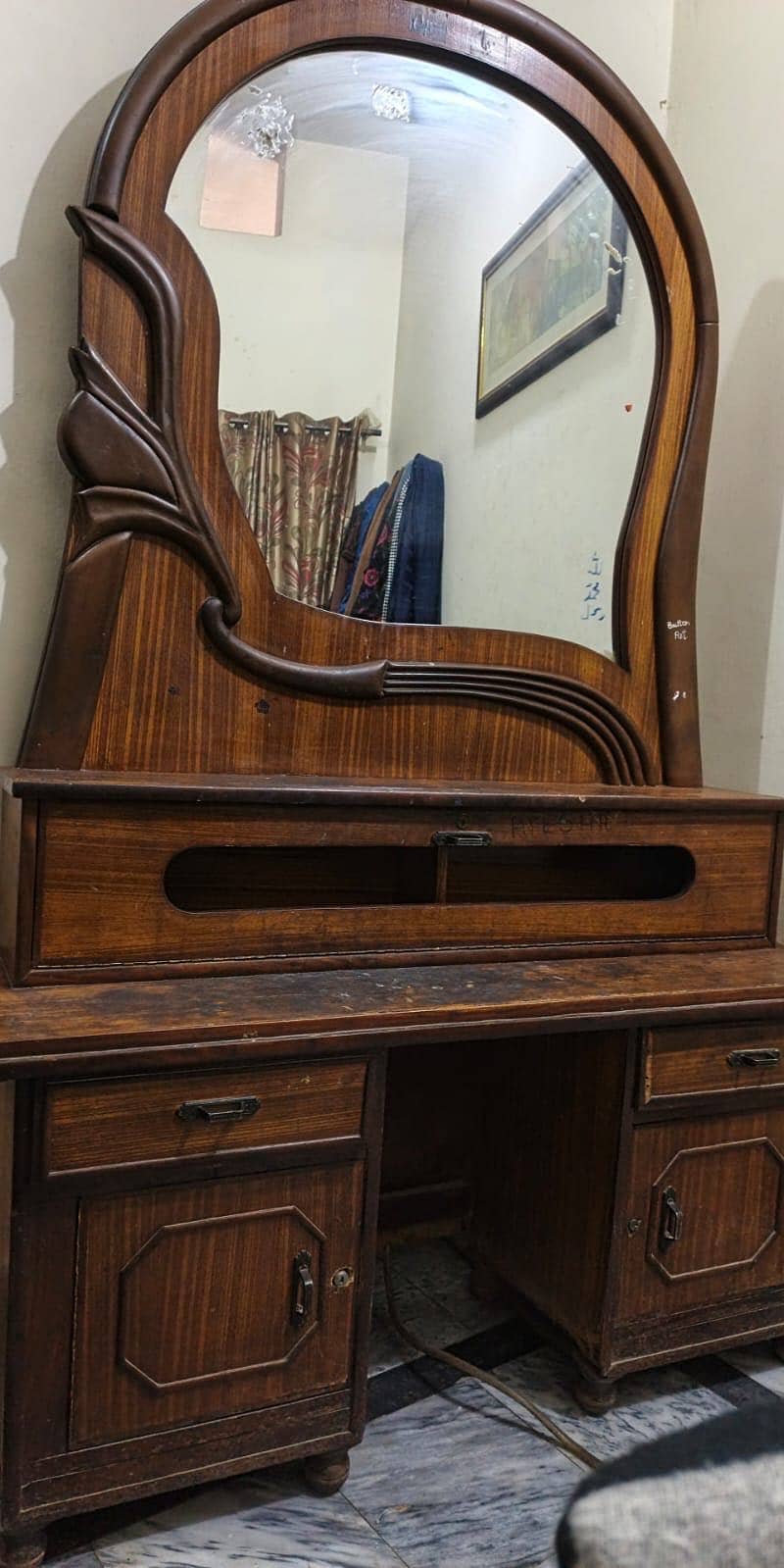 Dressing Table with 5 drawz 3