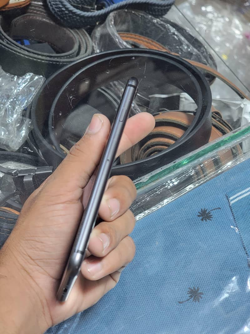 Apple iPhone 8 3