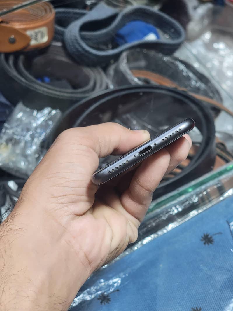 Apple iPhone 8 4