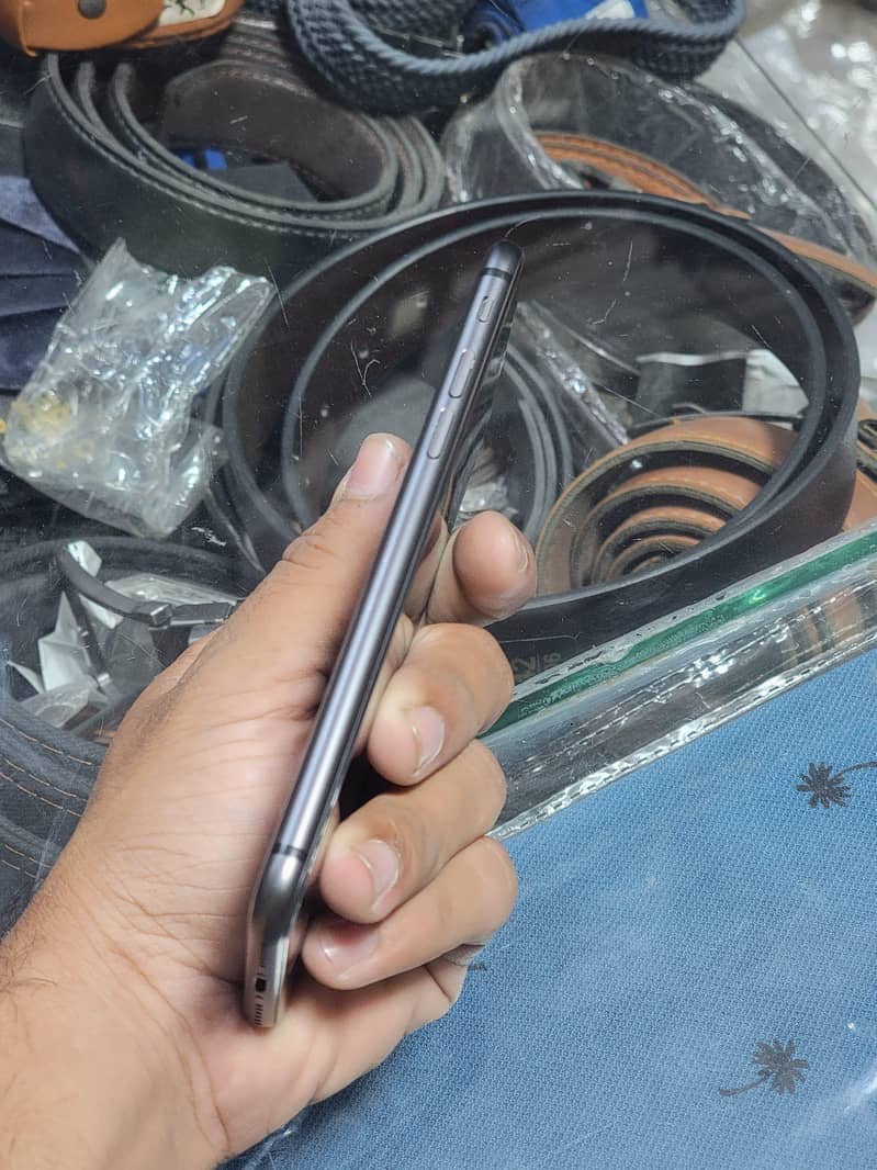 Apple iPhone 8 5