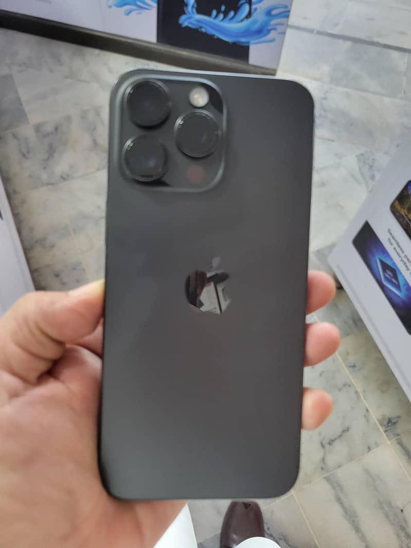 Apple iPhone 15 Pro Max 0