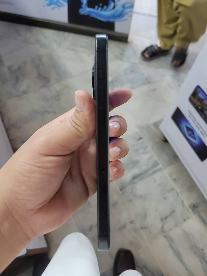 Apple iPhone 15 Pro Max 3