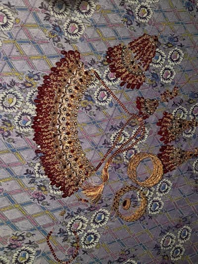 I want to sell complete bridal jwellery set for sale