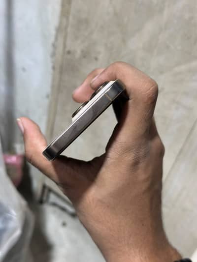 Apple iPhone 16 Pro