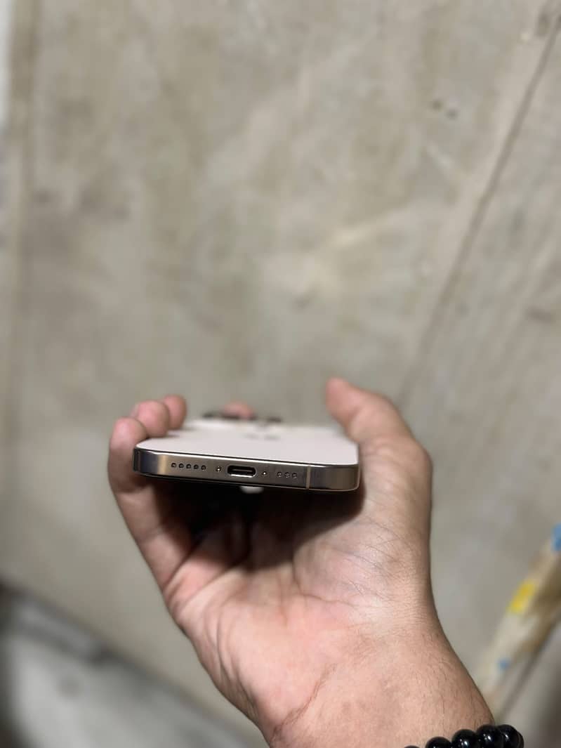 Apple iPhone 16 Pro 5