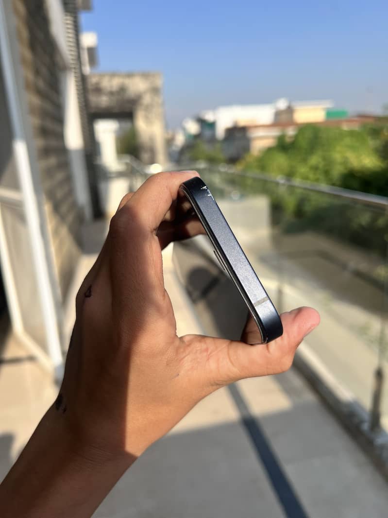 Apple iPhone 12 6