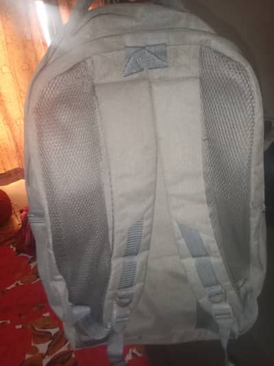 Is bag is puma band puma bread original puma with three pockets