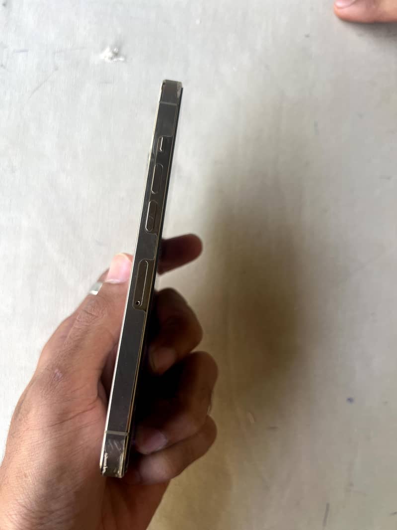Apple iPhone 13 Pro 2