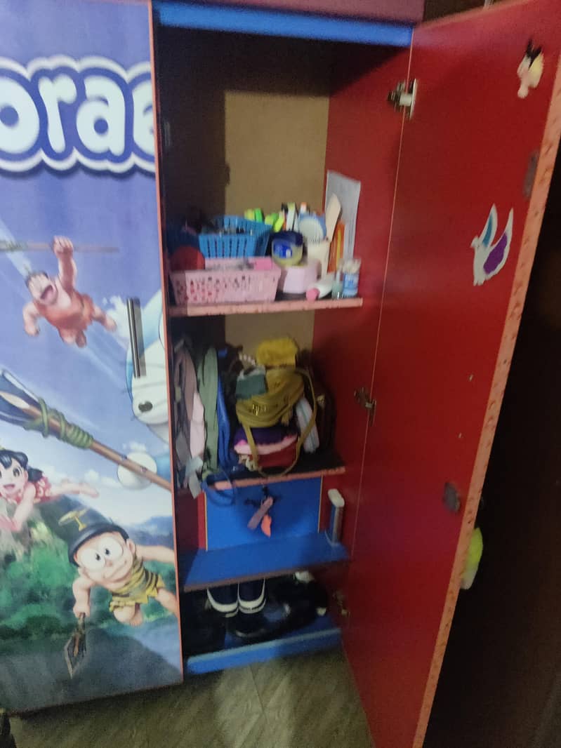 Almari 1