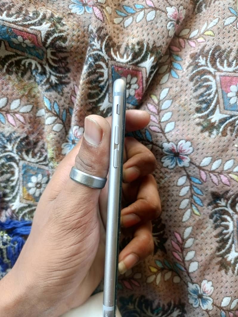 Apple iPhone 6S 1