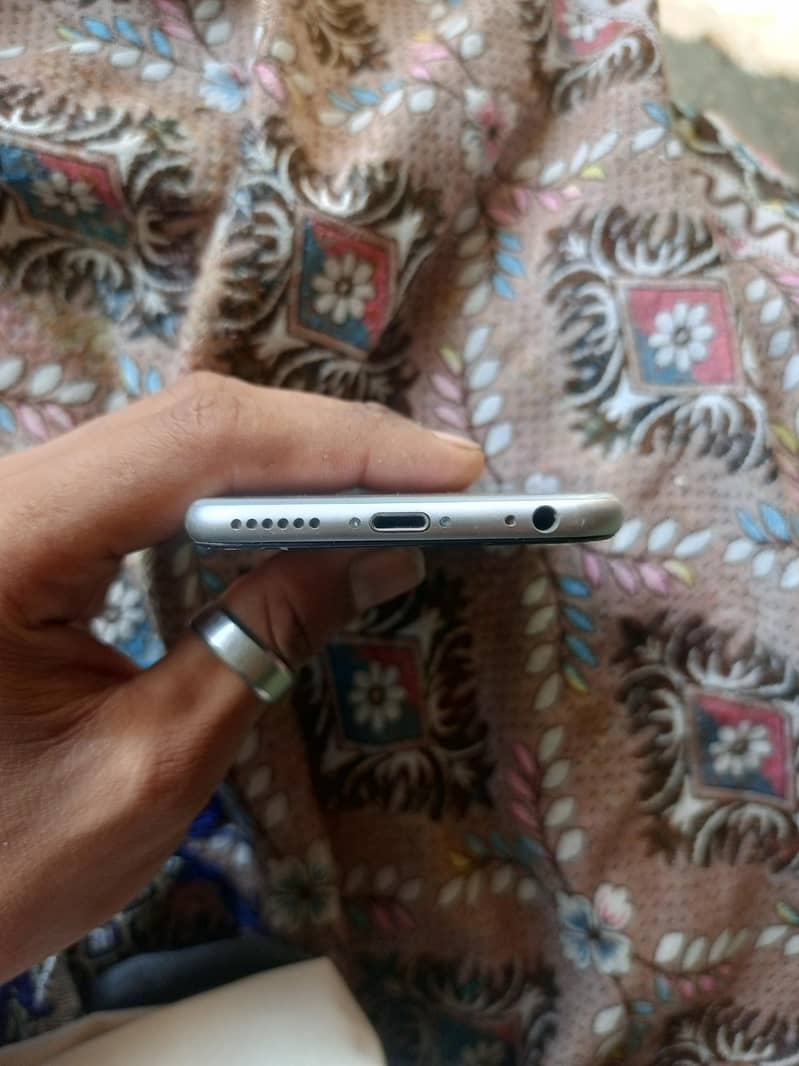 Apple iPhone 6S 4