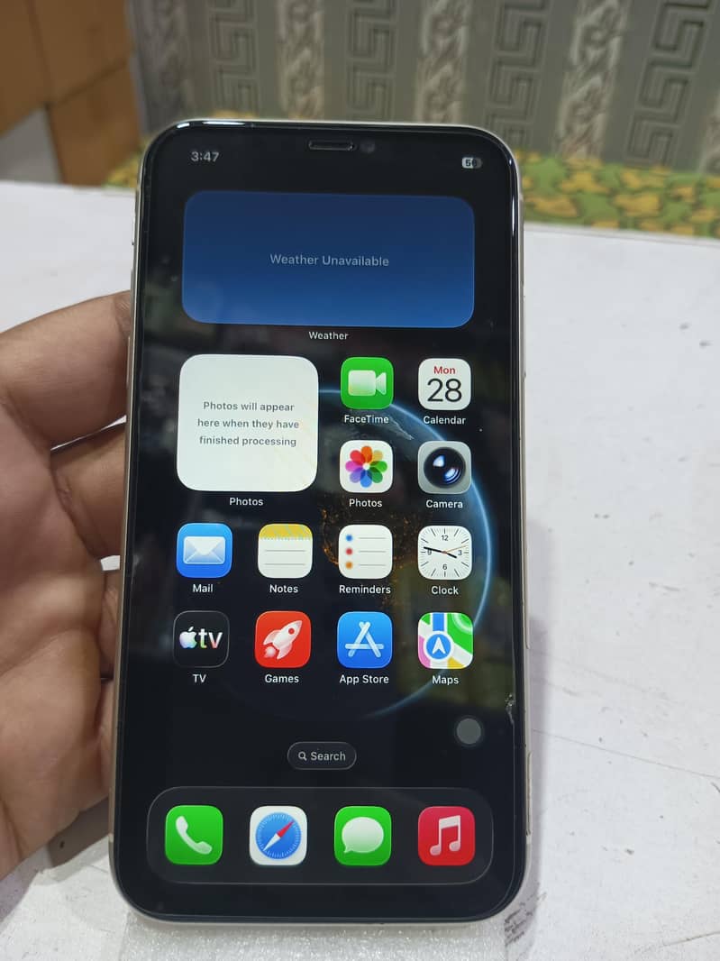 Apple iPhone 11 4
