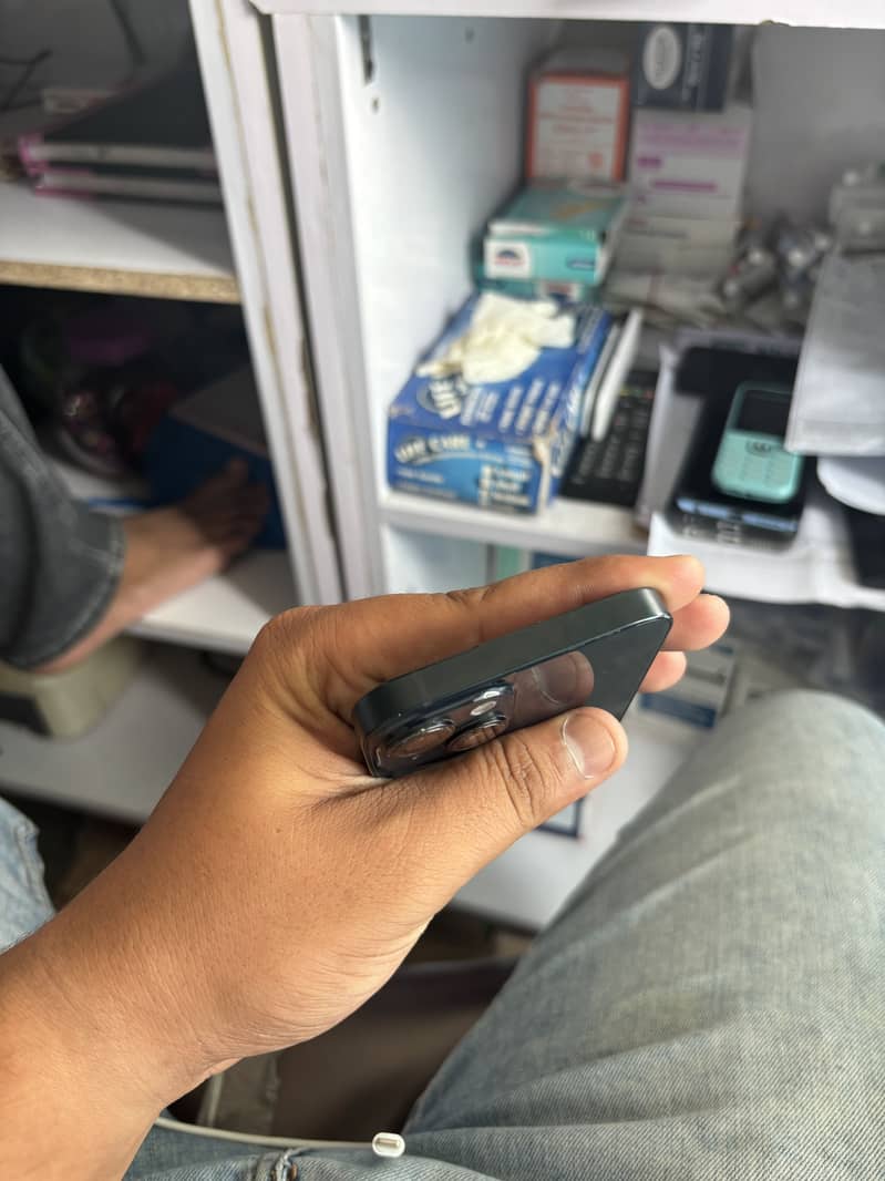 Apple iPhone 14 4