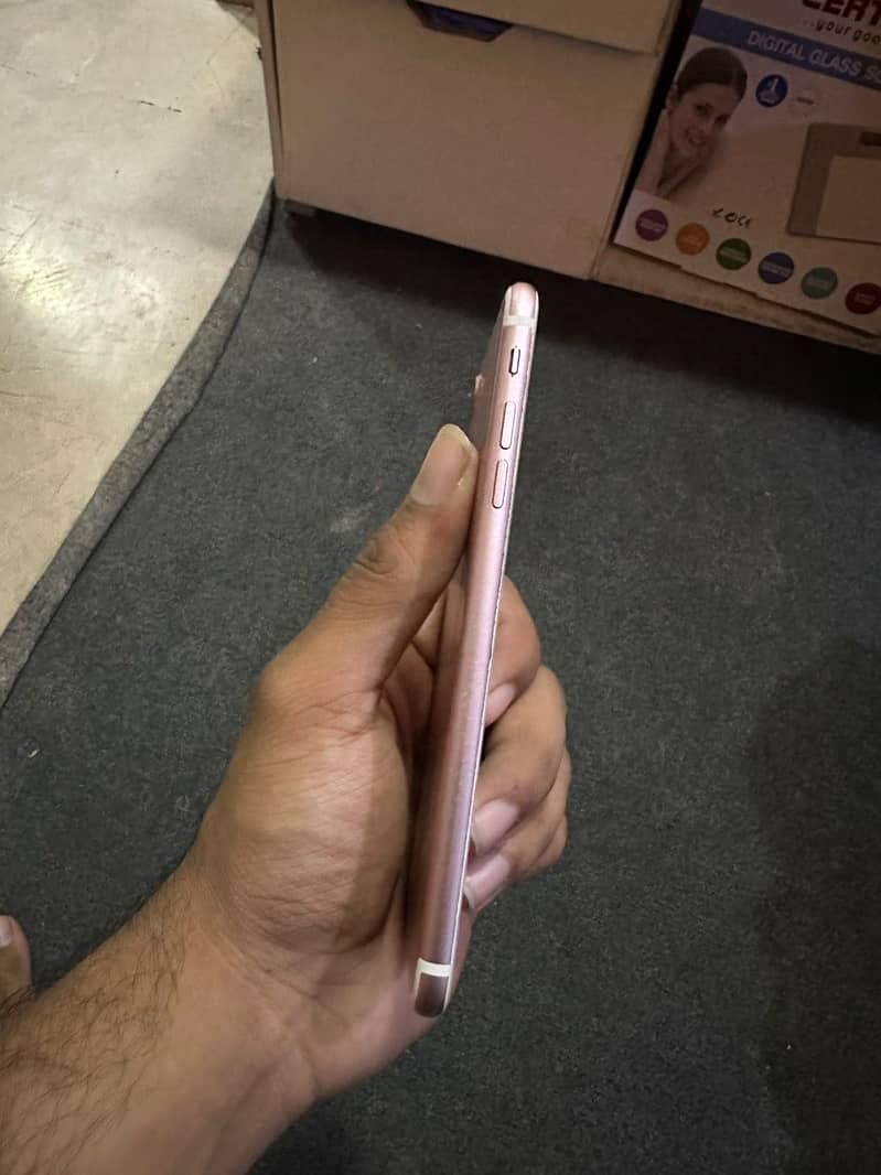 Apple iPhone 7 Plus 5