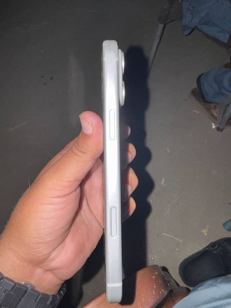 Apple iPhone 17 Pro Max 4