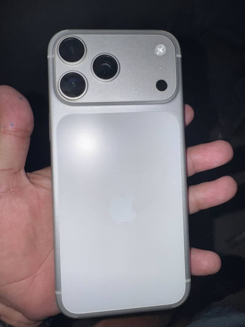 Apple iPhone 17 Pro Max 5