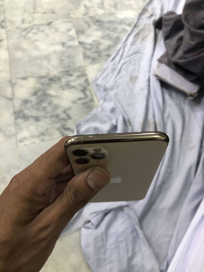 Apple iPhone 11 Pro Max 1