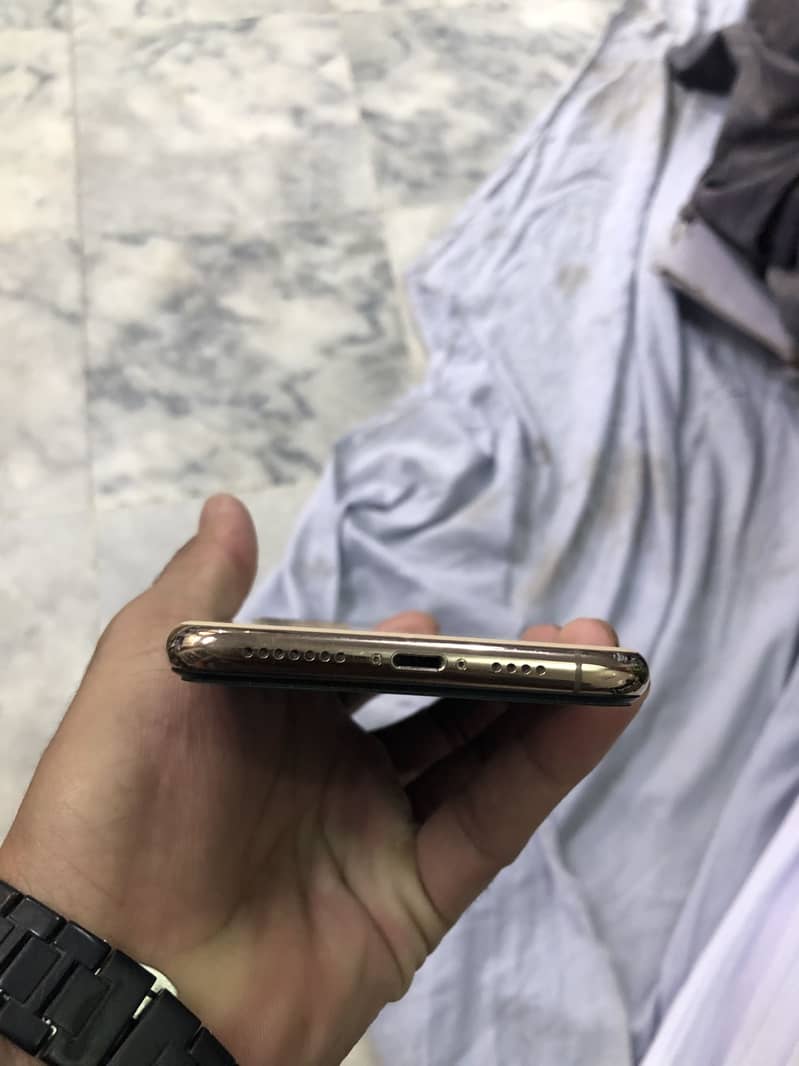 Apple iPhone 11 Pro Max 2