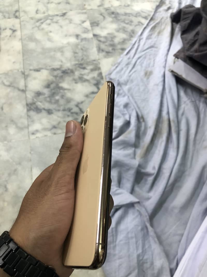 Apple iPhone 11 Pro Max 5