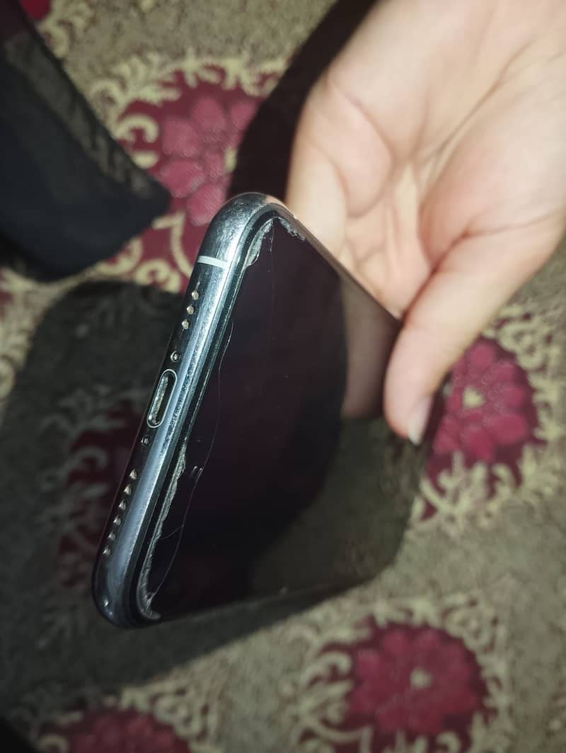 Apple iPhone 11 Pro 1