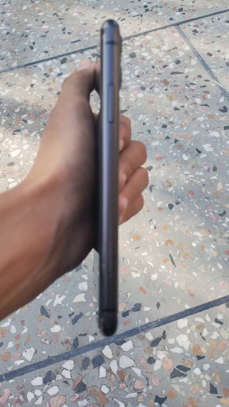 Apple iPhone 11 3