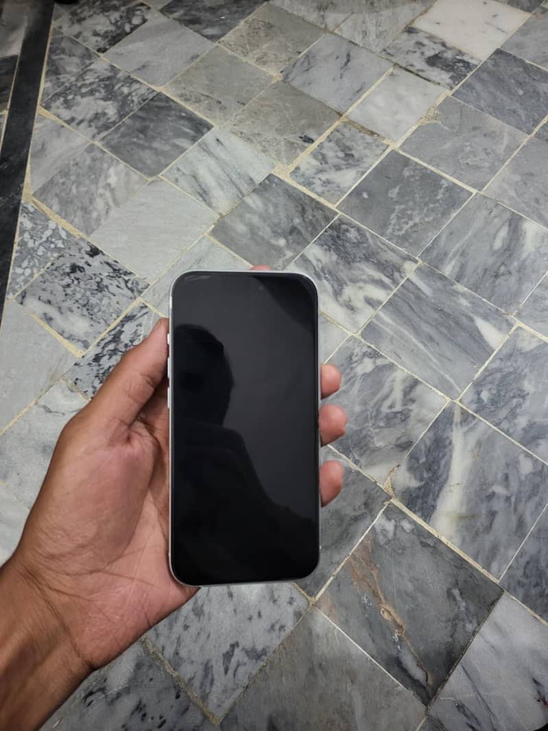 iPhone 15 6
