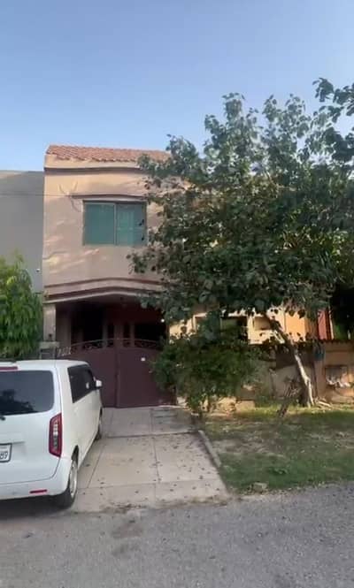 Dha Phase 8 for Sale 5 Marla House