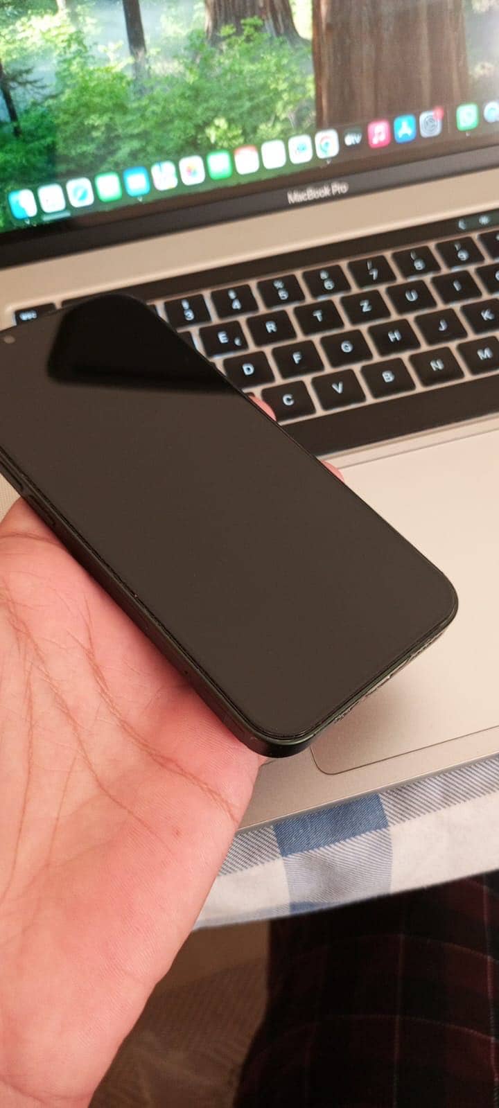 Apple iPhone 13 4
