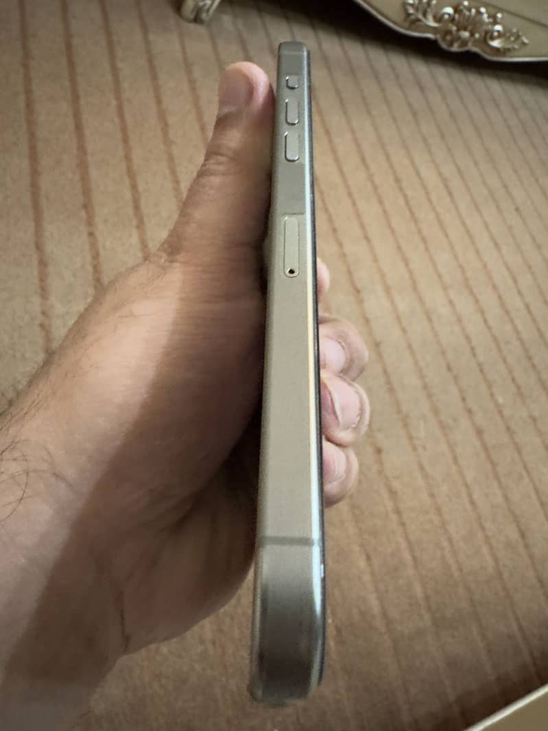 Apple iPhone 15 Pro Max 2