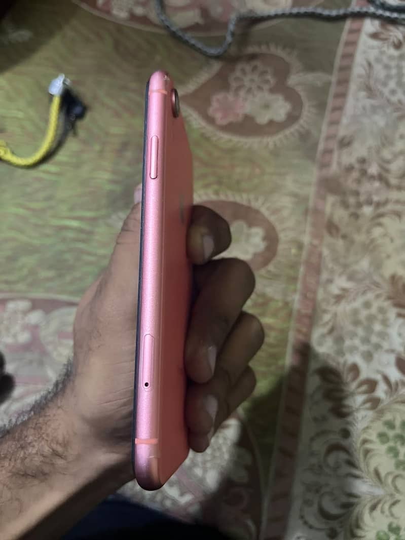 Apple iPhone XR 4