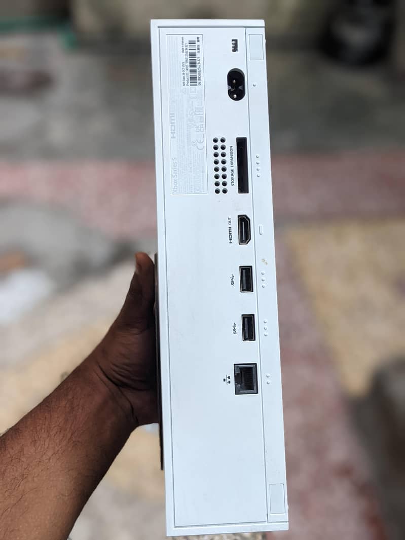 Xbox series s with wireless controller 2
