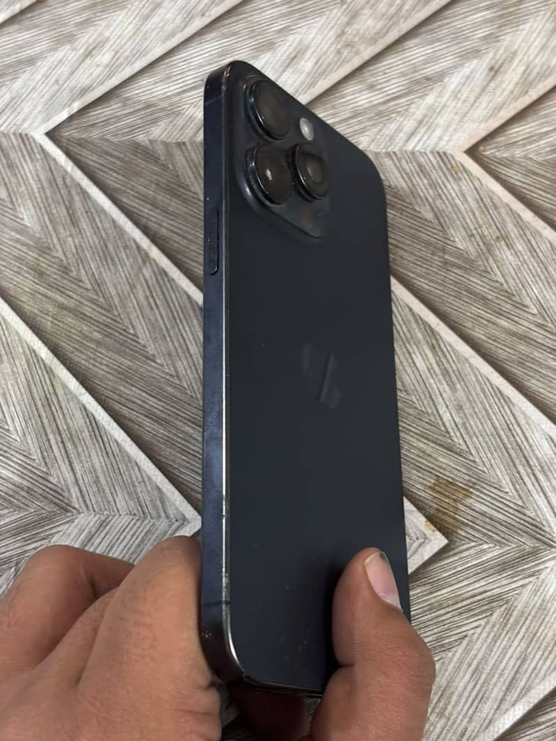 Apple iPhone 15 Pro Max 0