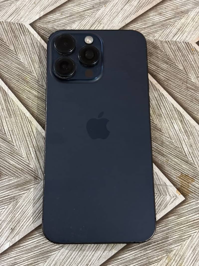 Apple iPhone 15 Pro Max 3