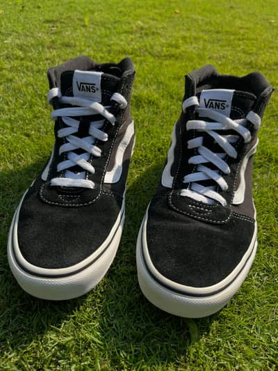 Pre-loved  Vans Sk8-Hi || 10/10 condition ||