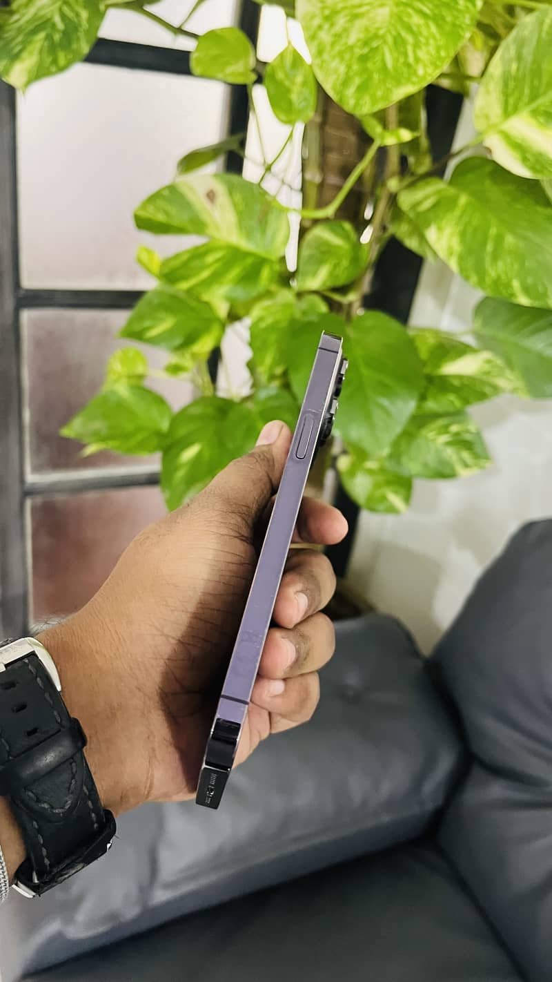 Apple iPhone 14 Pro Max 6