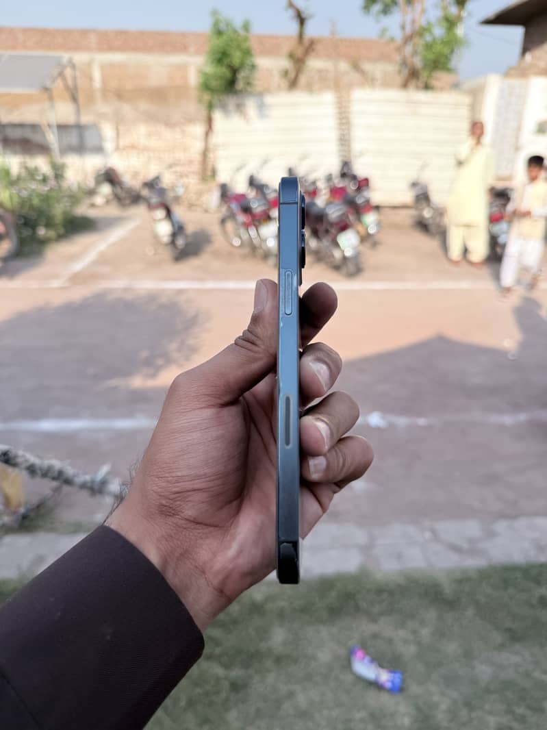 Apple iPhone 12 Pro Max 4