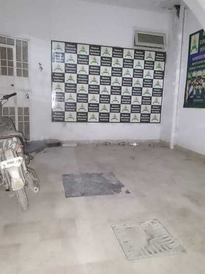 Independent commercial house available for rent 80 fit wide road West open 24 hours water and electricity