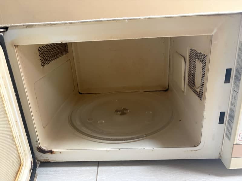 Dawlance  Microwave oven 1